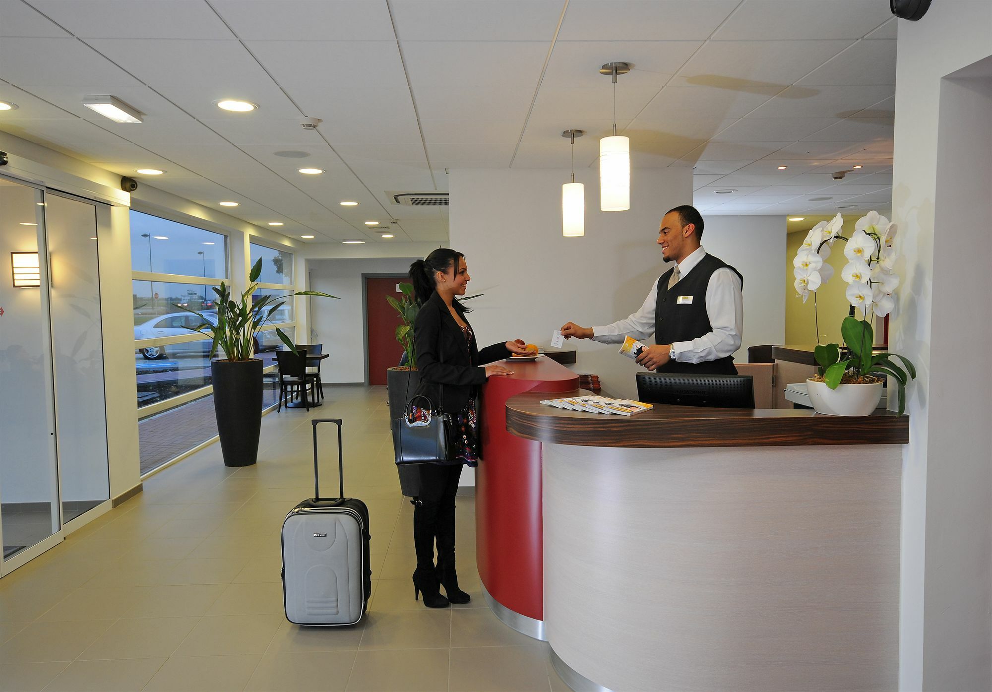 Hotel Dc Airport 3*